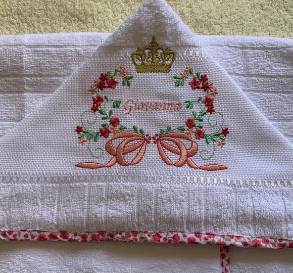 Toalha de Banho com Capuz Bordada Grande Floral com Coroa