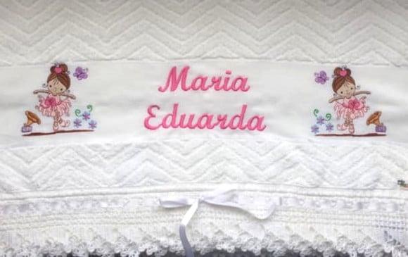 Toalha de Banho Infantil Bordada Menina