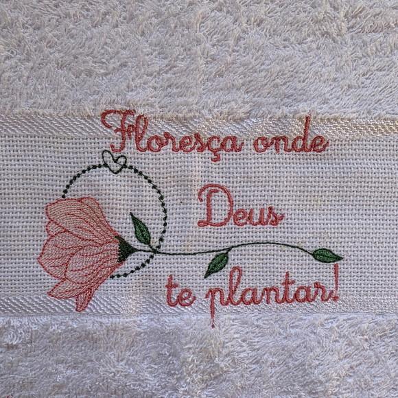 Toalha de Rosto Bordada