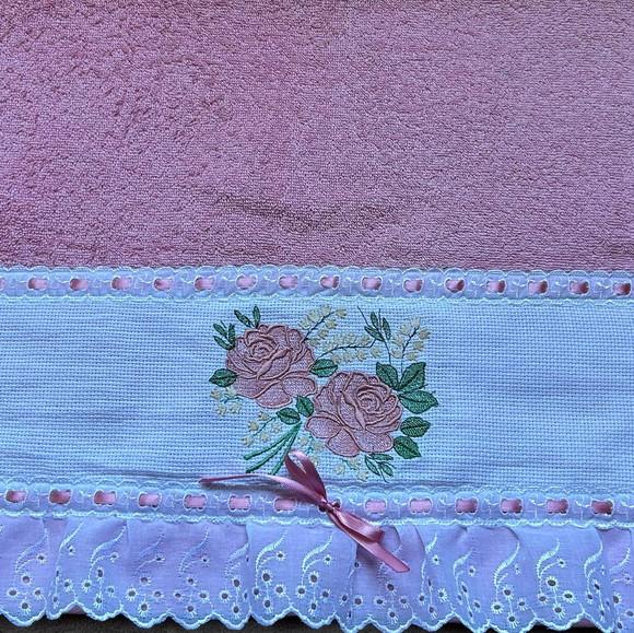 Toalha de Rosto Bordada Rosas
