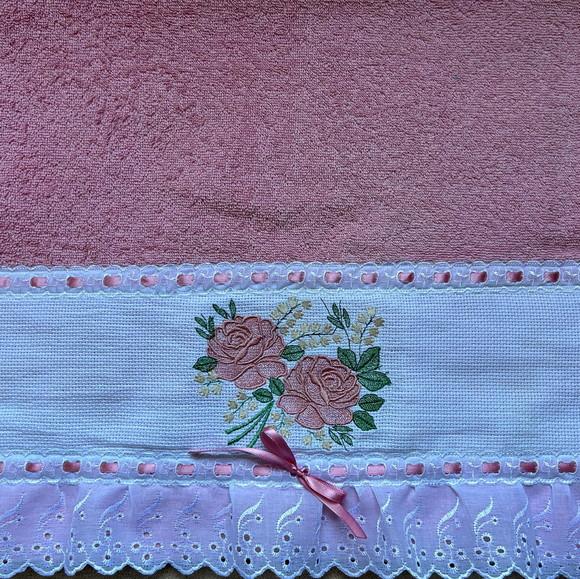 Toalha de Rosto Bordada Rosas