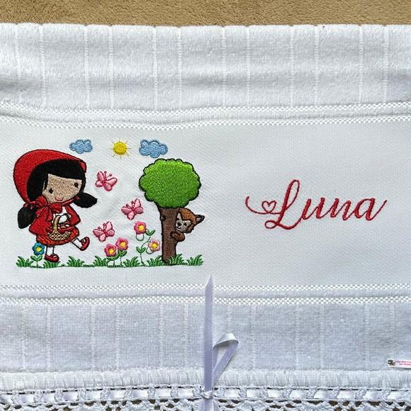 Toalhinha Bordada Chapeuzinho Vermelho