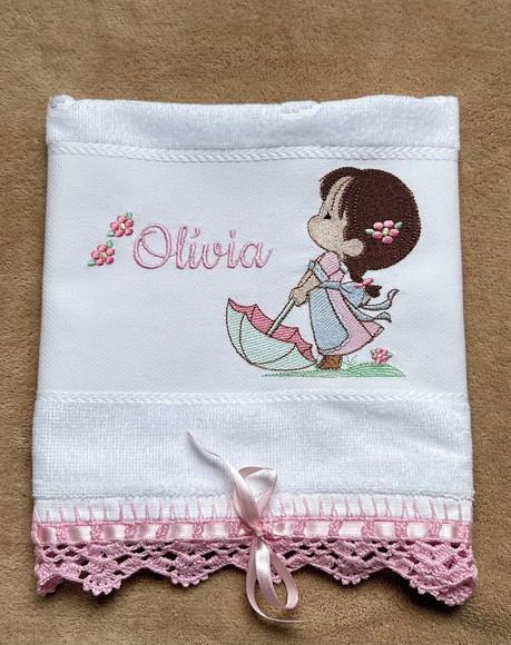 Toalhinha Bordada Menina
