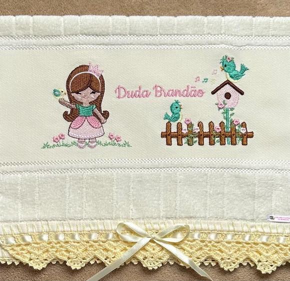Toalhinha Bordada Princesinha