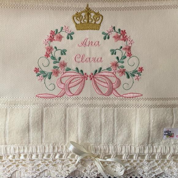 Toalhinha De Boca Floral Com Coroa