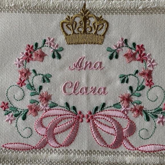 Toalhinha De Boca Floral Com Coroa