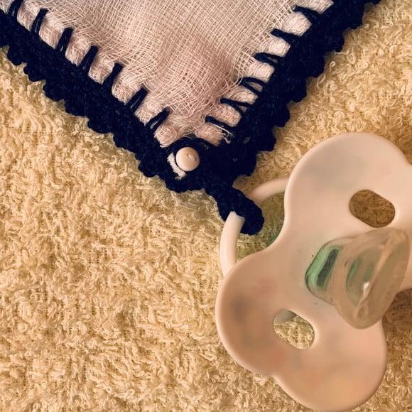Fralda de Boca com Porta Chupeta