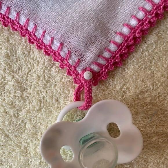 Fralda de Boca com Porta Chupeta Ovelhinha
