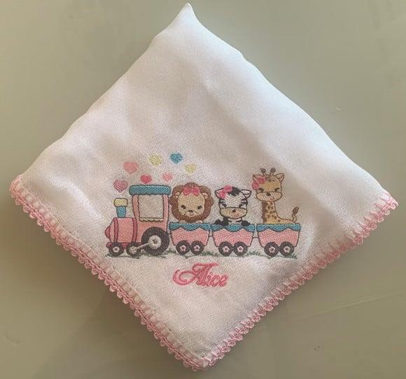 Fralda de Passeio Bordada Personalizada Safari Menina