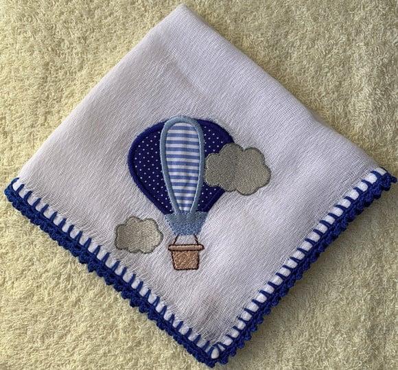 Kit de Fraldas de Passeio Bordadas Balões