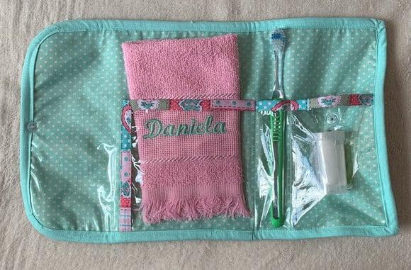 Kit de Higiene Bucal Corações Rosa