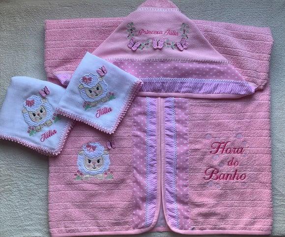 Kit Enxoval Bebê Bordado Toalha e Fraldas