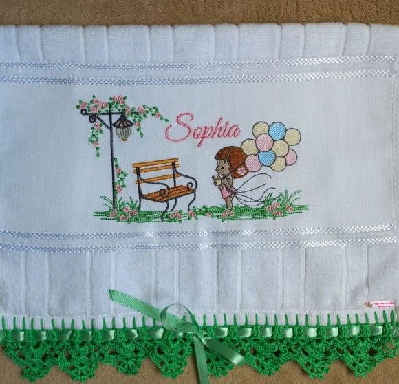 Kit Enxoval Bebê Toalha e Fraldas Menina e Balões