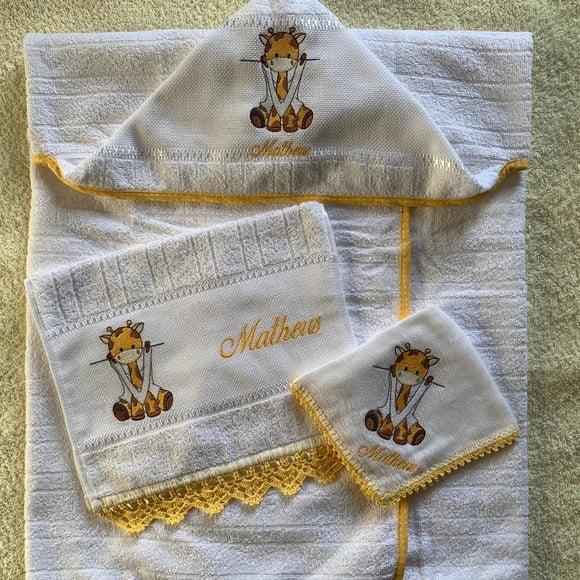 Kit para Bebê Personalizado Bordado Girafinha