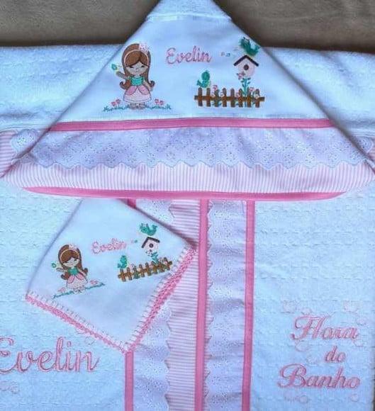 Kit Toalha de Banho com Capuz e Fralda de Boca Princesa