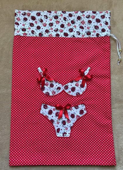 Porta Lingerie Grande para Viagem Poás Vermelho