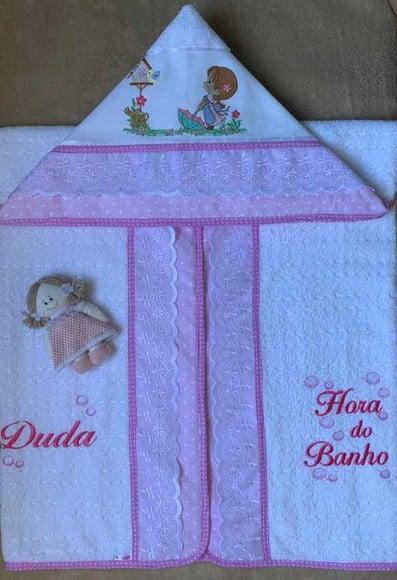 Toalha de Banho Bordada com Capuz Menina e o Guarda Chuva