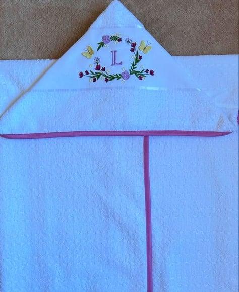Toalha de Banho com Capuz Bordada Floral