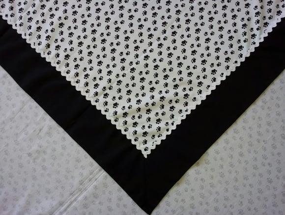 Toalha de Mesa Quadrada com Barrado