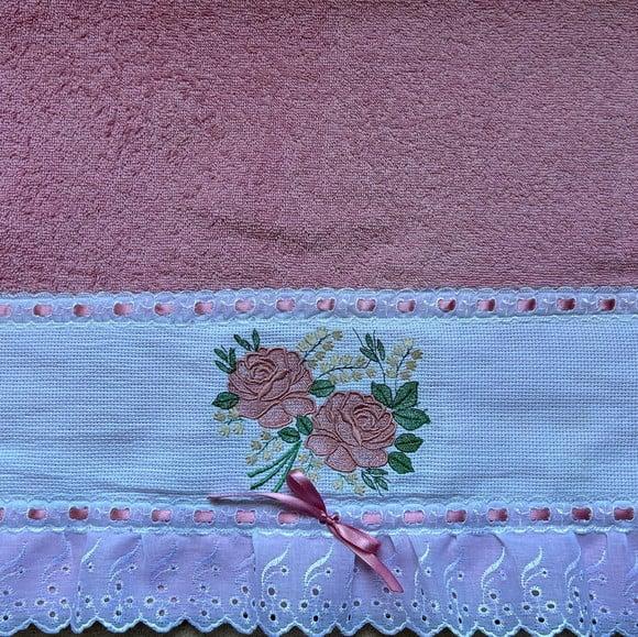 Toalha de Rosto Bordada Rosas