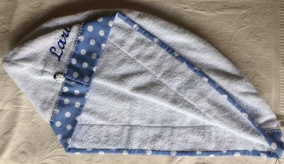 Toalha para Cabelo Branca com Azul