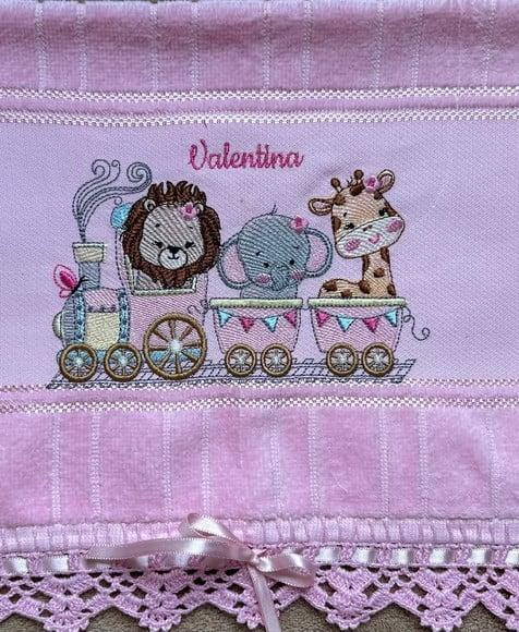 Toalhinha Bordada Safari no Trem para Menina