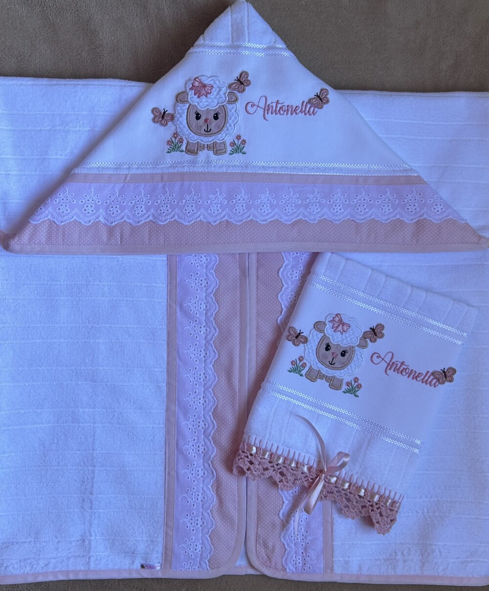 Kit Toalhas de Banho e de Mão Ovelhinha e Borboletinhas