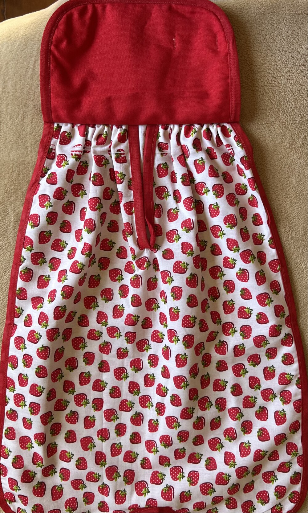 Puxa Saco De Patchwork Branco Com Morangos Vermelhos