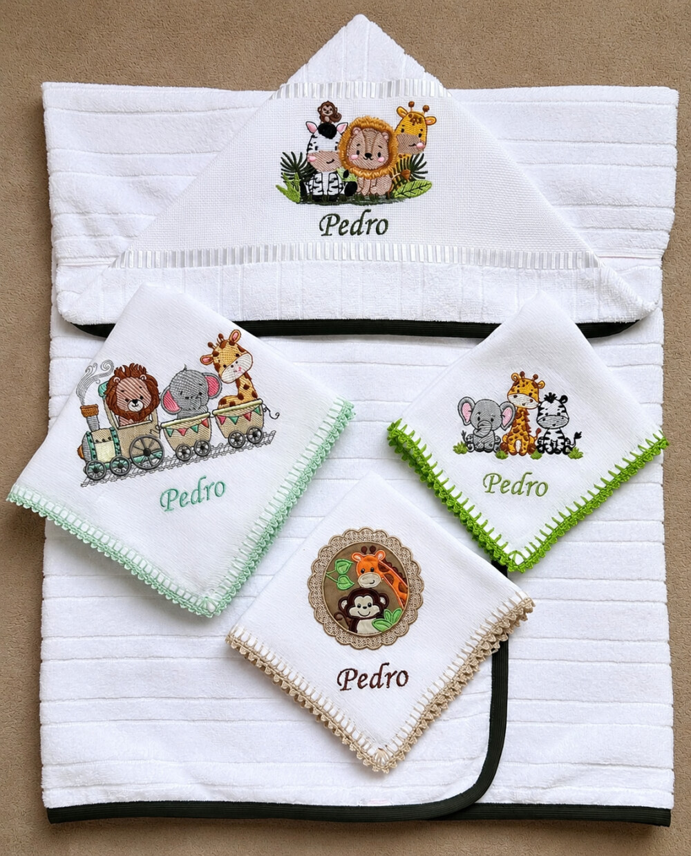 Kit Enxoval Bebê Personalizado Toalha e Fraldas