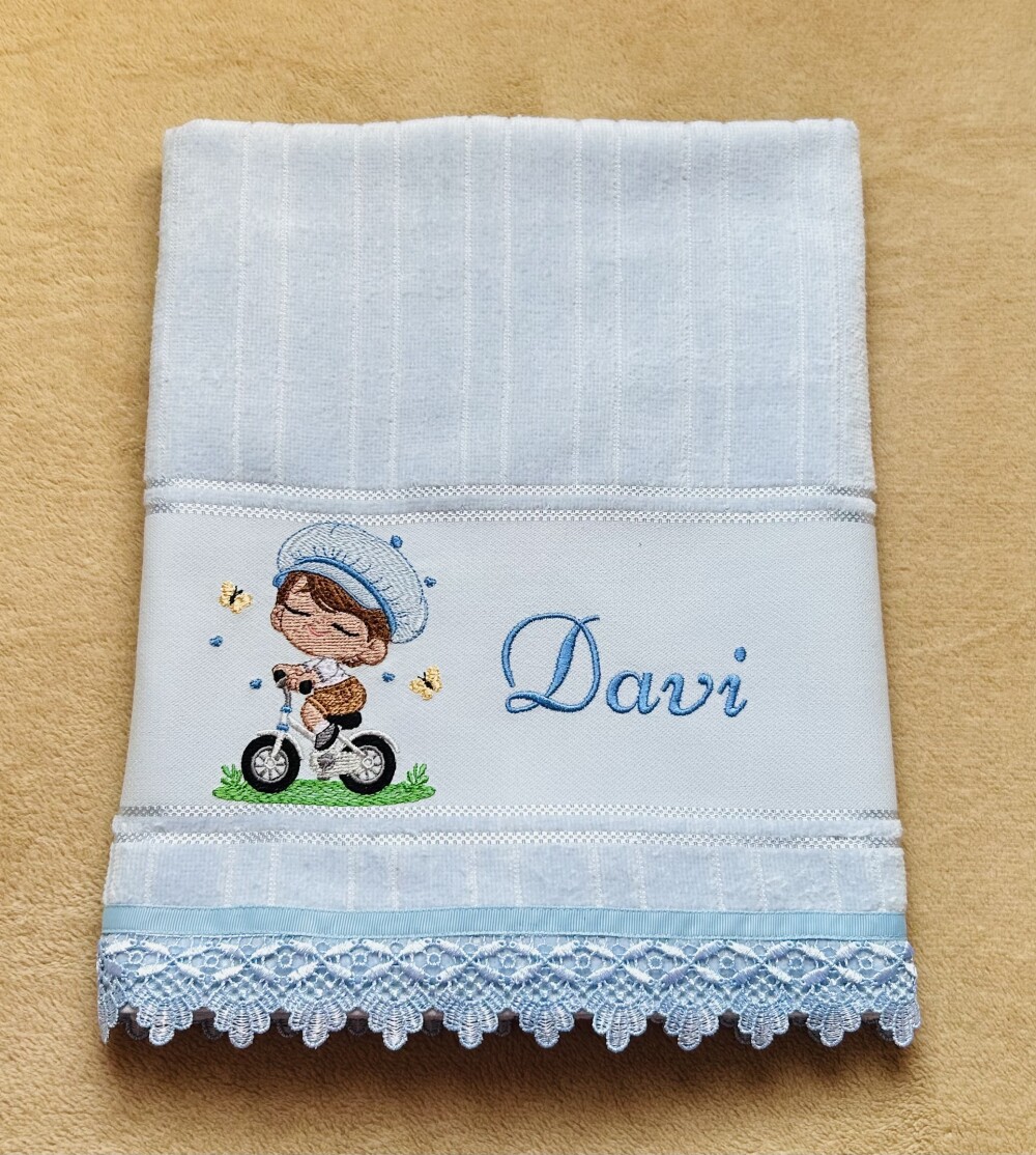 Toalha de Banho Infantil Menino na Bicicleta