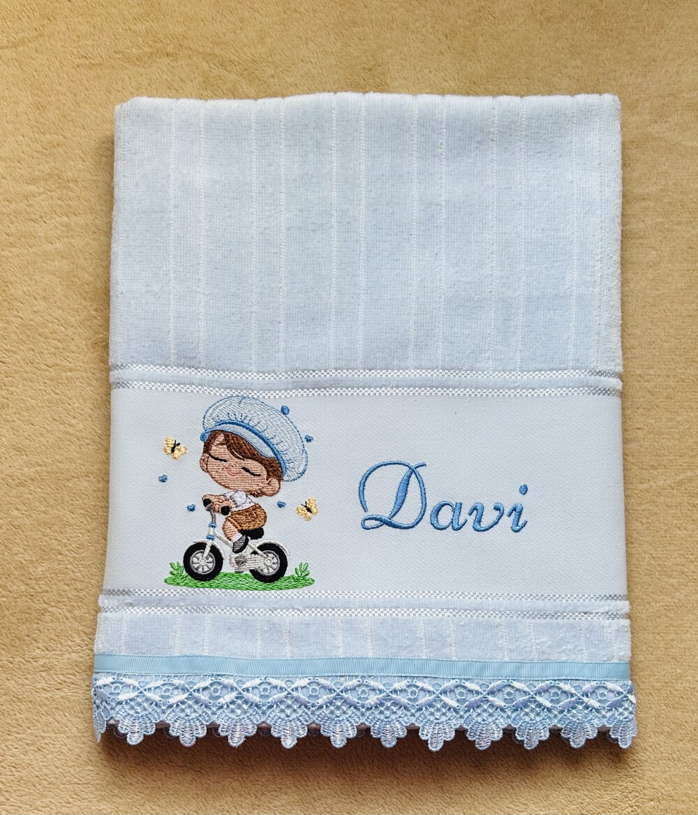 Toalha de Banho Infantil Menino na Bicicleta