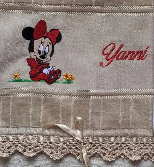 Toalhinha Bordada Minnie