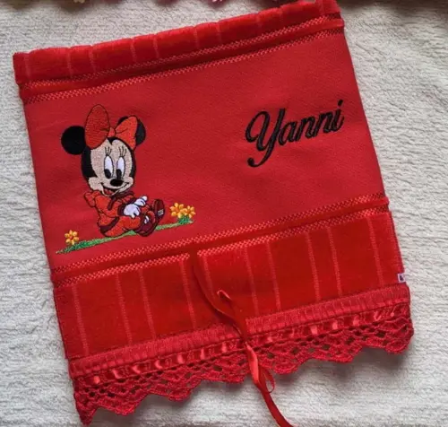 Toalhinha Bordada Minnie