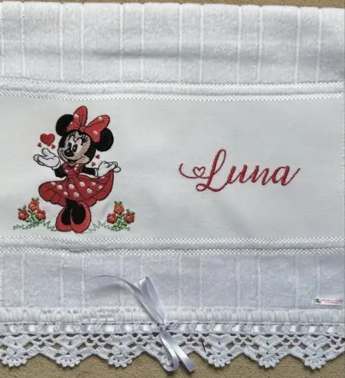 Toalhinha Bordada Minnie