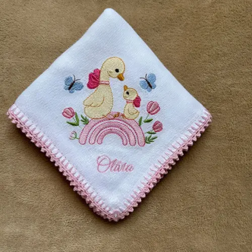 Fralda de Passeio Bordada Patinha
