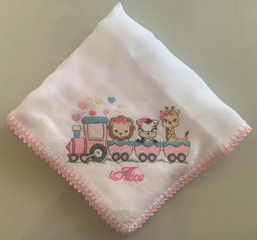 Fralda de Passeio Bordada Personalizada Safari Menina