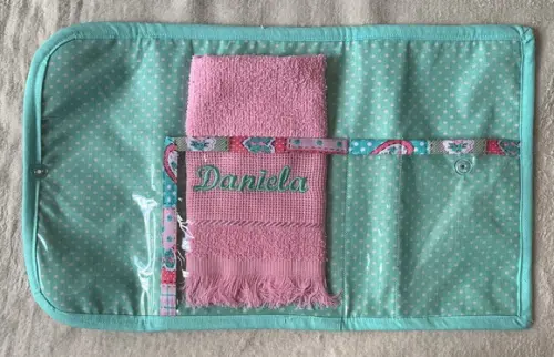 Kit de Higiene Bucal Corações Rosa