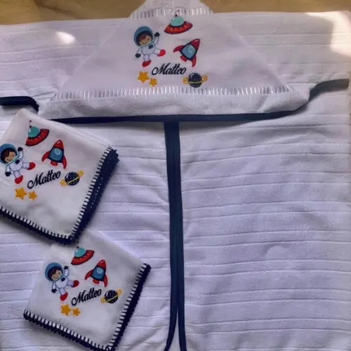 Kit Enxoval Bebê Bordado Toalha e Fraldas