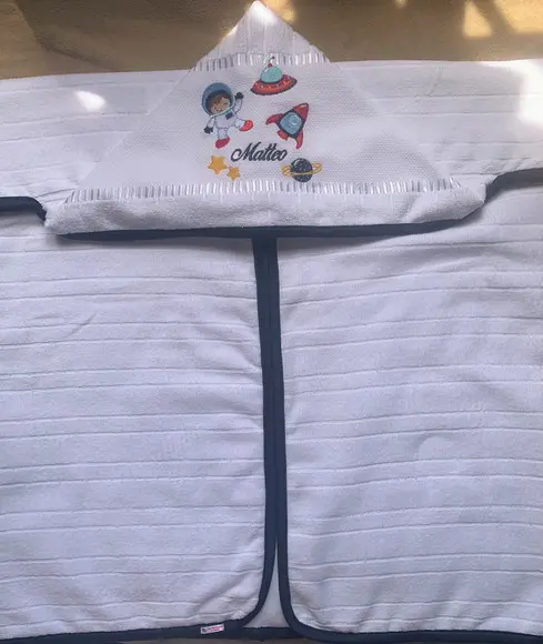 Kit Enxoval Bebê Bordado Toalha e Fraldas