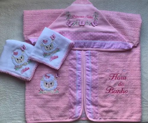 Kit Enxoval Bebê Bordado Toalha e Fraldas