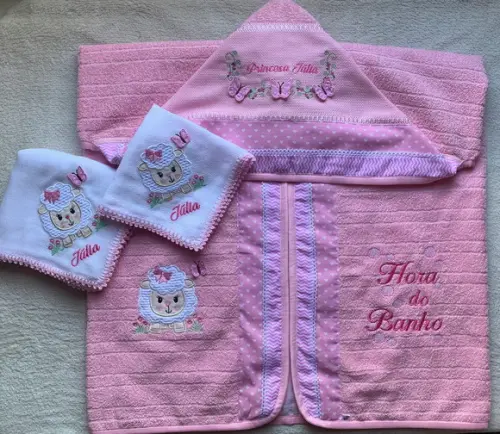 Kit Enxoval Bebê Bordado Toalha e Fraldas