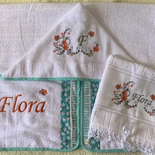 Kit Enxoval Bebê Personalizado Bordado Toalha de Banho e Mão