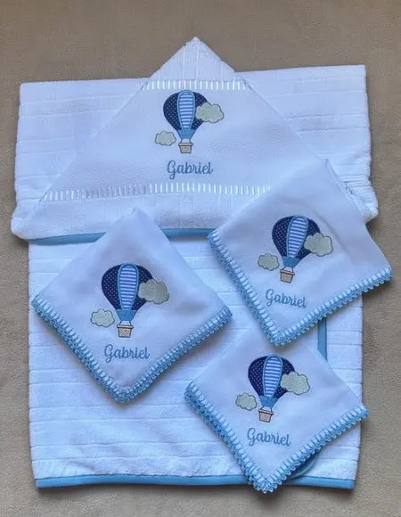 Kit Enxoval Bebê Personalizado Toalha e Fraldas Balão