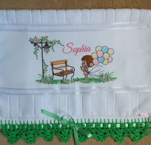 Kit Enxoval Bebê Toalha e Fraldas Menina e Balões