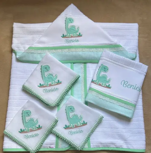 Kit Enxoval para Bebê Toalhas e Fraldas Dinossauro