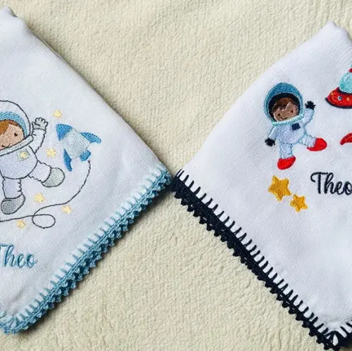 Kit Fraldas de Passeio Bordadas Astronautas