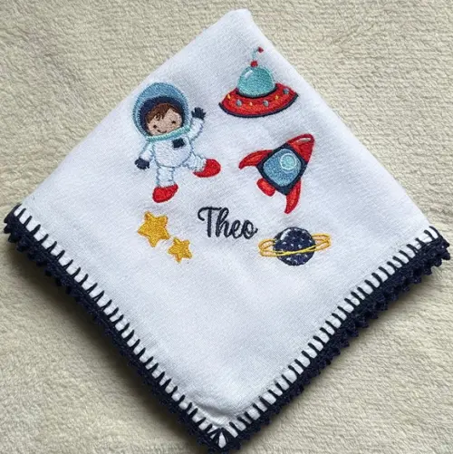 Kit Fraldas de Passeio Bordadas Astronautas