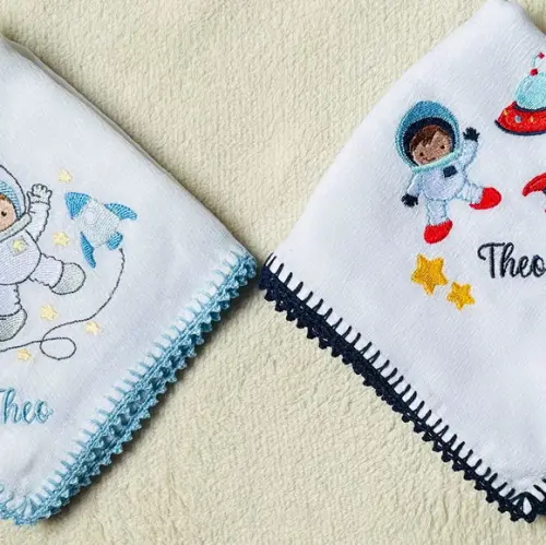 Kit Fraldas de Passeio Bordadas Astronautas
