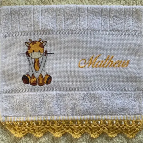 Kit para Bebê Personalizado Bordado Girafinha
