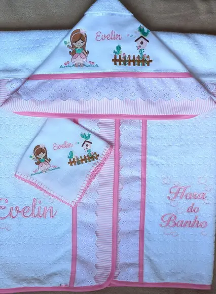 Kit Toalha de Banho com Capuz e Fralda de Boca Princesa